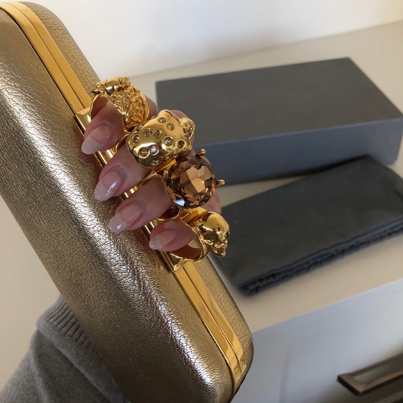 ☑️ SOLD ☑️ Alexander McQueen Skull Clutch - Picture 7 of 12